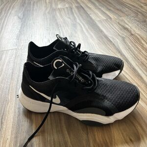 Nike Black and White Women's Sneakers